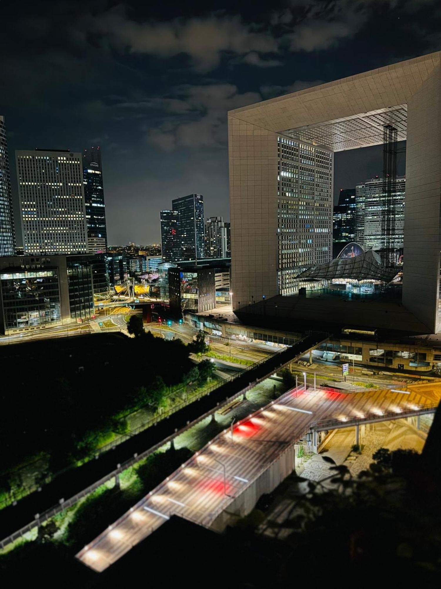 Luxury 2 Rooms Apartment With Balcony Puteaux Luaran gambar