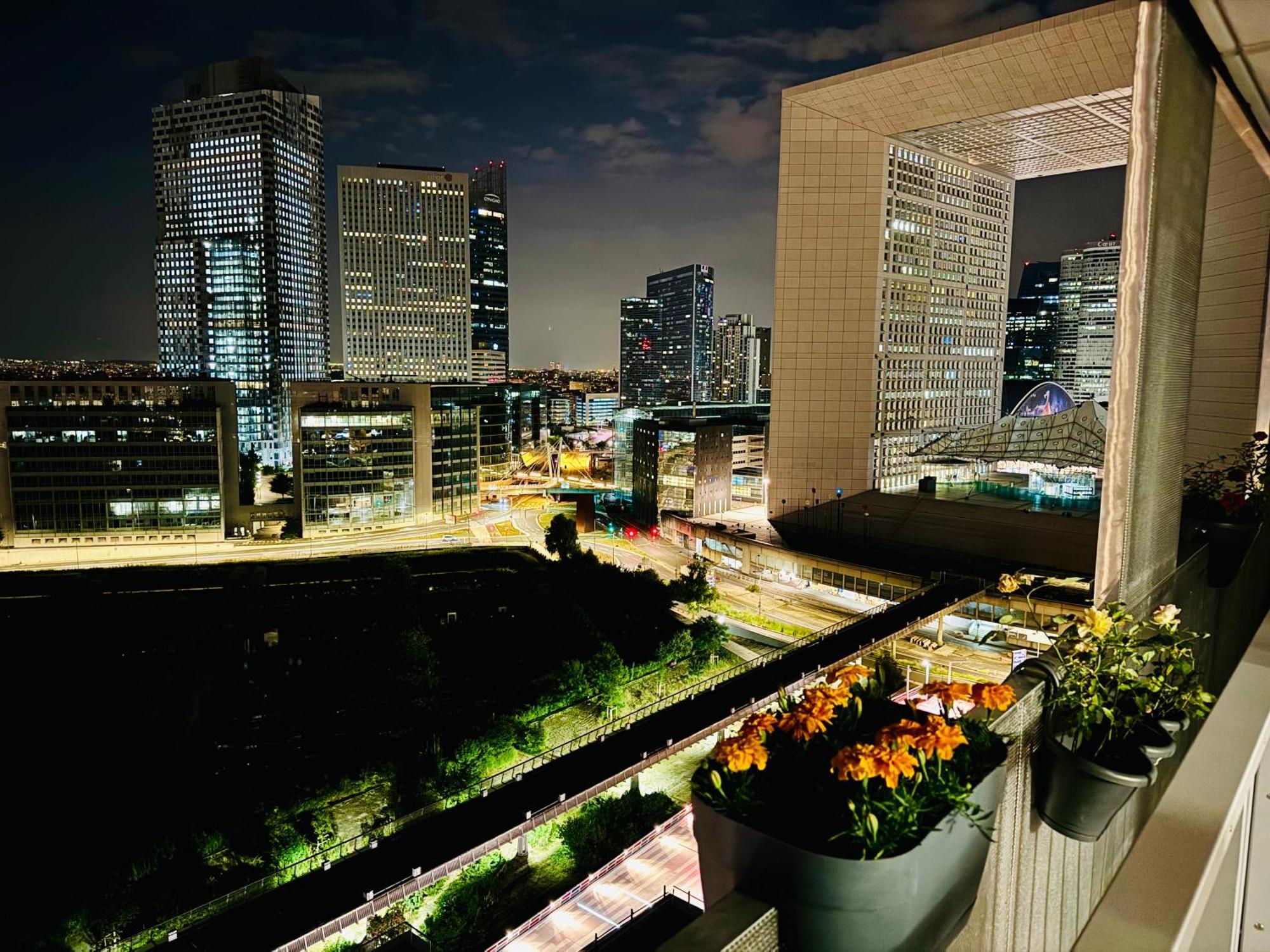 Luxury 2 Rooms Apartment With Balcony Puteaux Luaran gambar